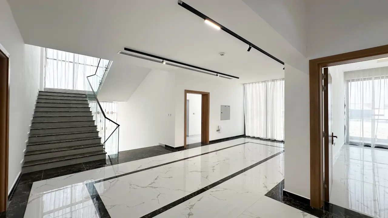 Роскошная вилла с 5 спальнями, построенная по индивидуальному заказу, на продажу в Nad Al Sheba 1, Дубай галерея 4