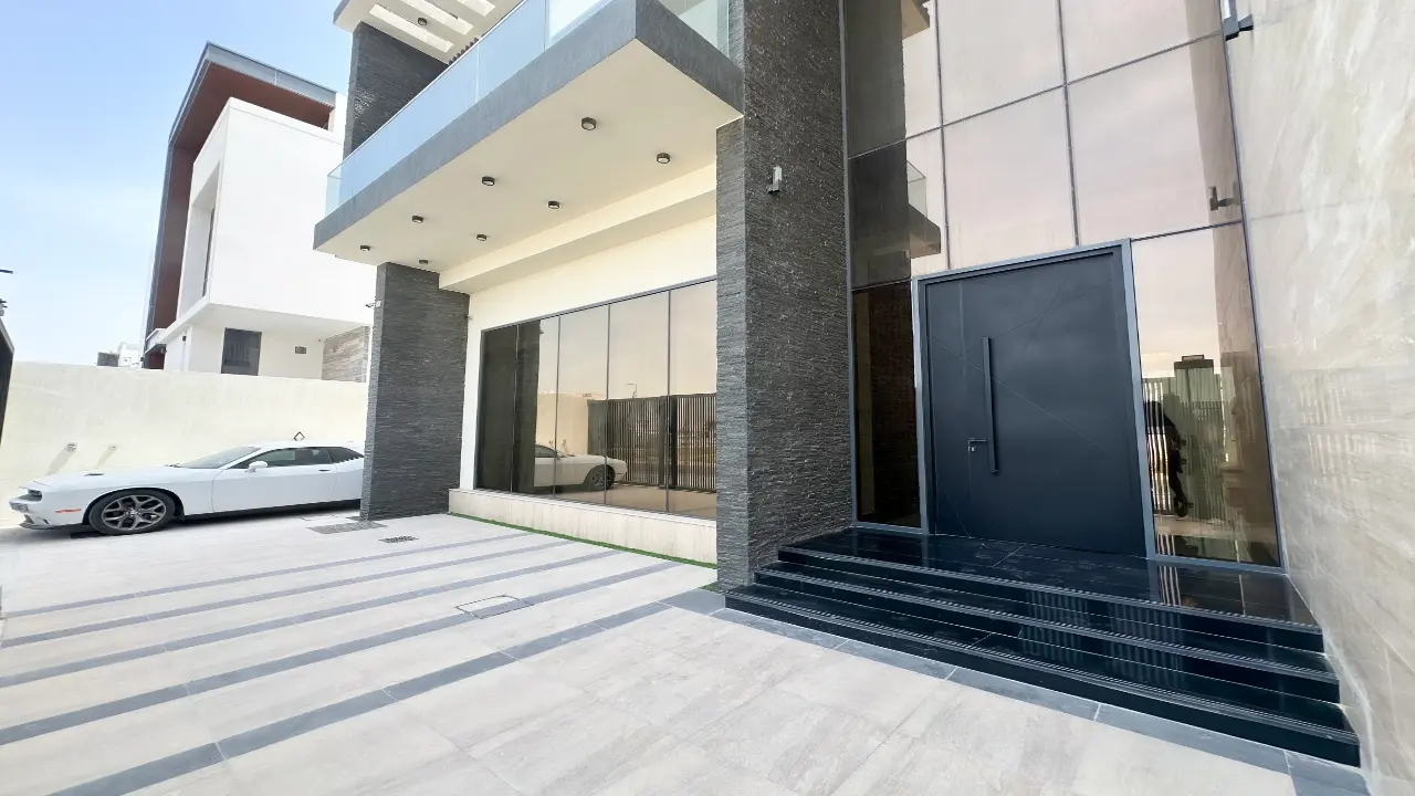 Роскошная вилла с 5 спальнями, построенная по индивидуальному заказу, на продажу в Nad Al Sheba 1, Дубай галерея 3