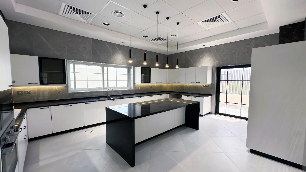 Роскошная вилла с 5 спальнями, построенная по индивидуальному заказу, на продажу в Nad Al Sheba 1, Дубай галерея 14