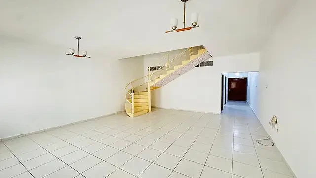 Well Maintained 2-Bedroom Duplex Apartment for Rent in Oud Metha Building, Bur Dubai