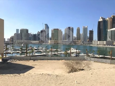 شراء قطعة أرض كاملة الإطلالة على البحيرة في الخليج التجاري، دبي معرض 2