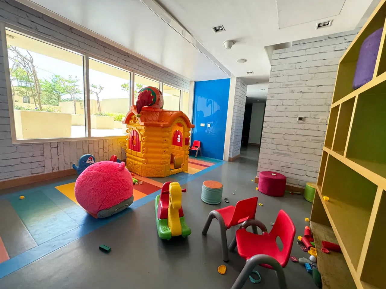 Меблированная 2-комнатная квартира на верхнем этаже на продажу в Галии, район JVC 18 галерея 13