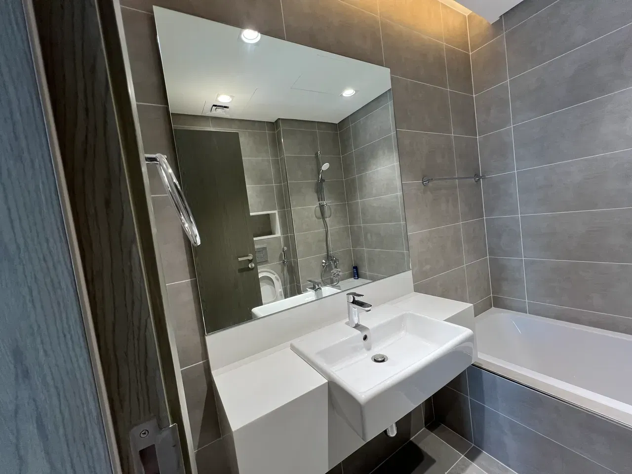 شقة مطورة مكونة من غرفة نوم واحدة في الطابق العلوي للبيع في ريزيدنسز 12، المنطقة الأولى، مدينة محمد بن راشد معرض 2