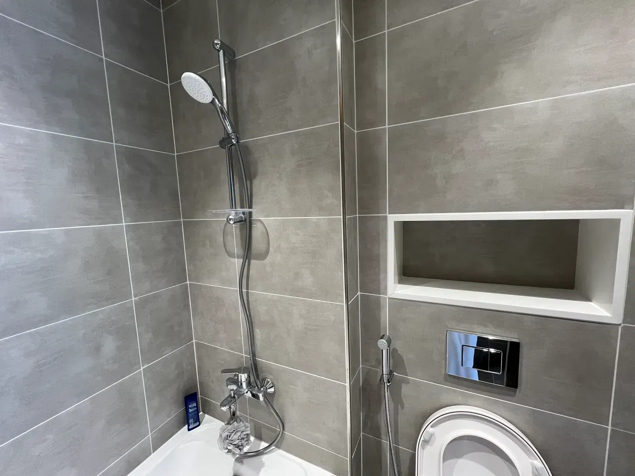 شقة مطورة مكونة من غرفة نوم واحدة في الطابق العلوي للبيع في ريزيدنسز 12، المنطقة الأولى، مدينة محمد بن راشد معرض 1