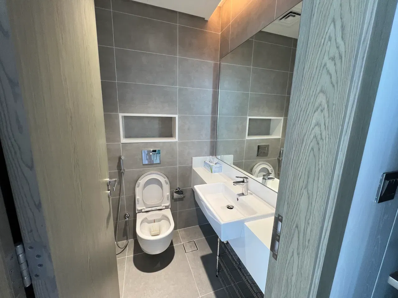 شقة مطورة مكونة من غرفة نوم واحدة في الطابق العلوي للبيع في ريزيدنسز 12، المنطقة الأولى، مدينة محمد بن راشد معرض 9