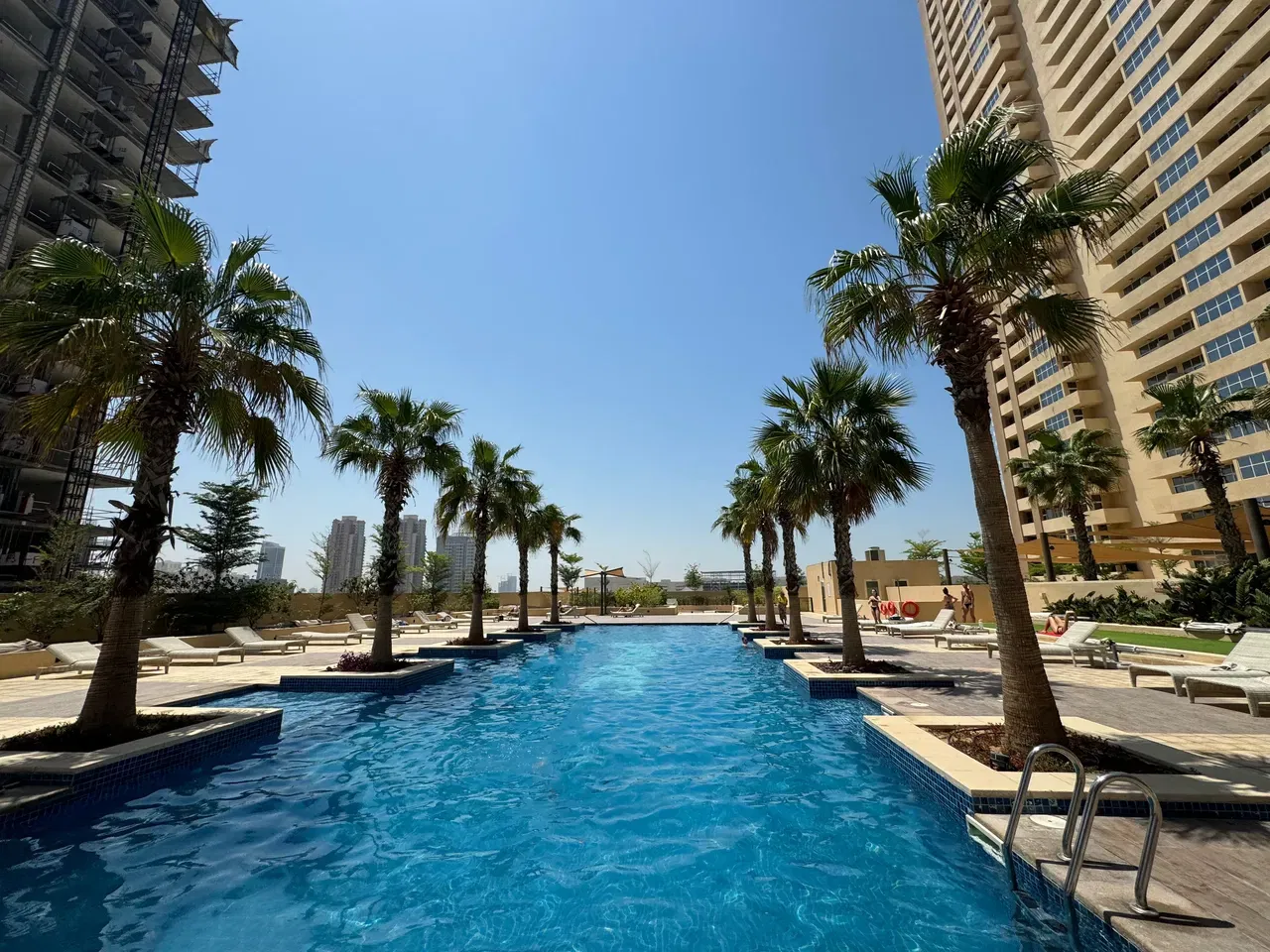 Меблированная 2-комнатная квартира на верхнем этаже на продажу в Галии, район JVC 18 галерея 2