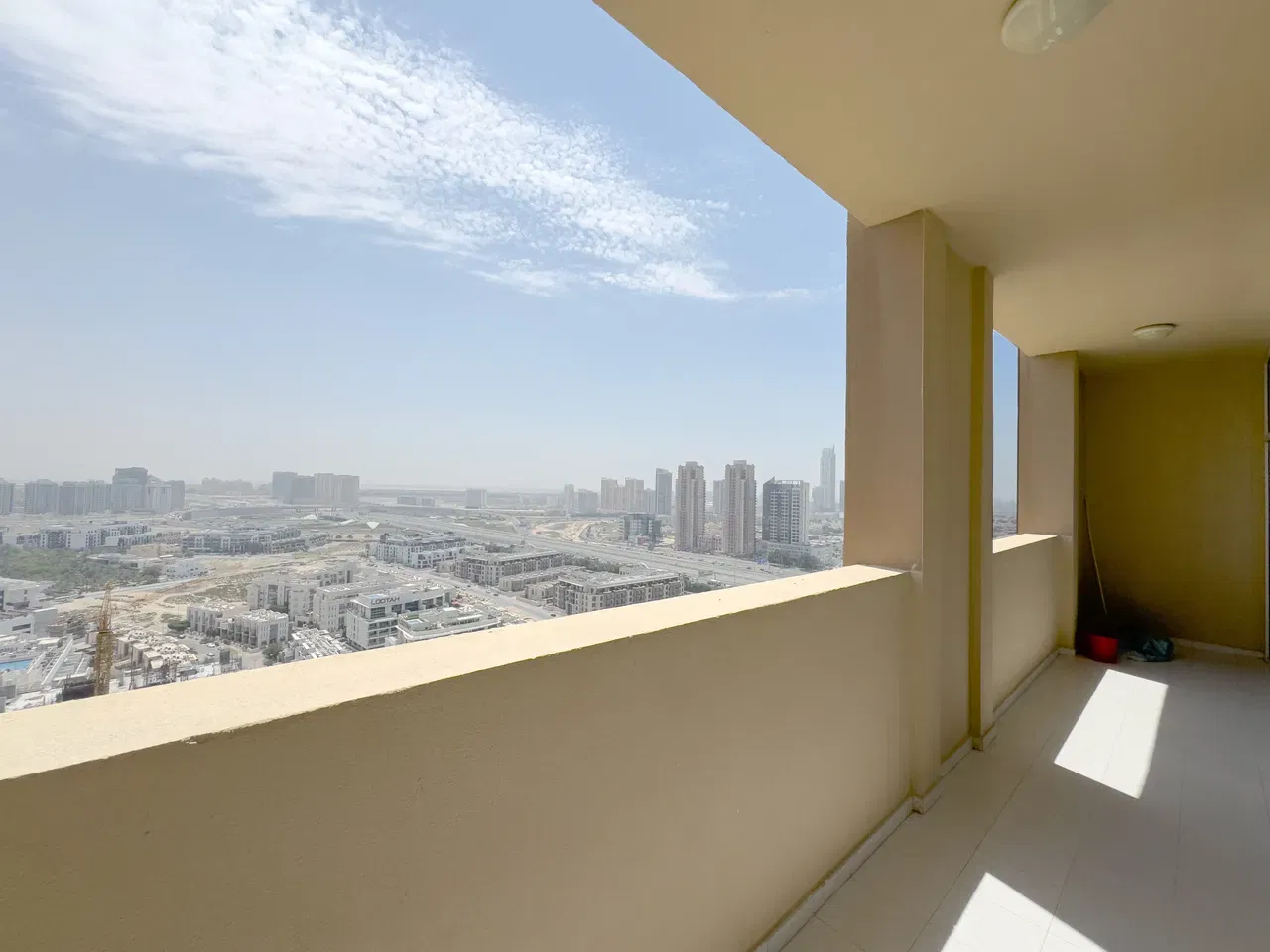 Меблированная 2-комнатная квартира на верхнем этаже на продажу в Галии, район JVC 18 галерея 20