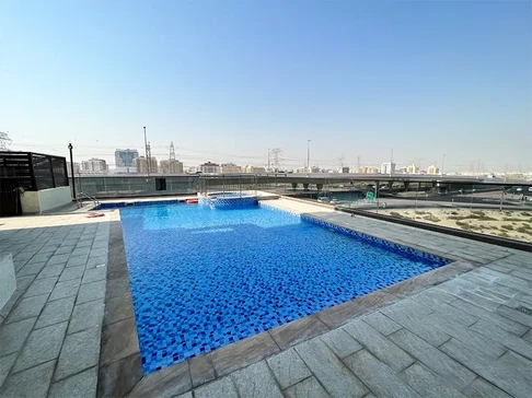 مبنى بموقع مميز للبيع في المدينة العالمية، دبي معرض 20