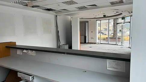 Fully Fitted Showroom for Rent in Al Salam Tecom Tower, Dubai Internet City gallery 1