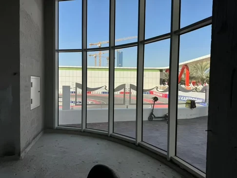 Vacant Shop for Rent in Motor City With Terrace Space gallery 6